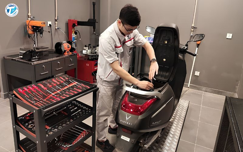Khi bảo dưỡng xe máy điện VinFast kỹ thuật viên sẽ kiểm tra những phần động cơ
